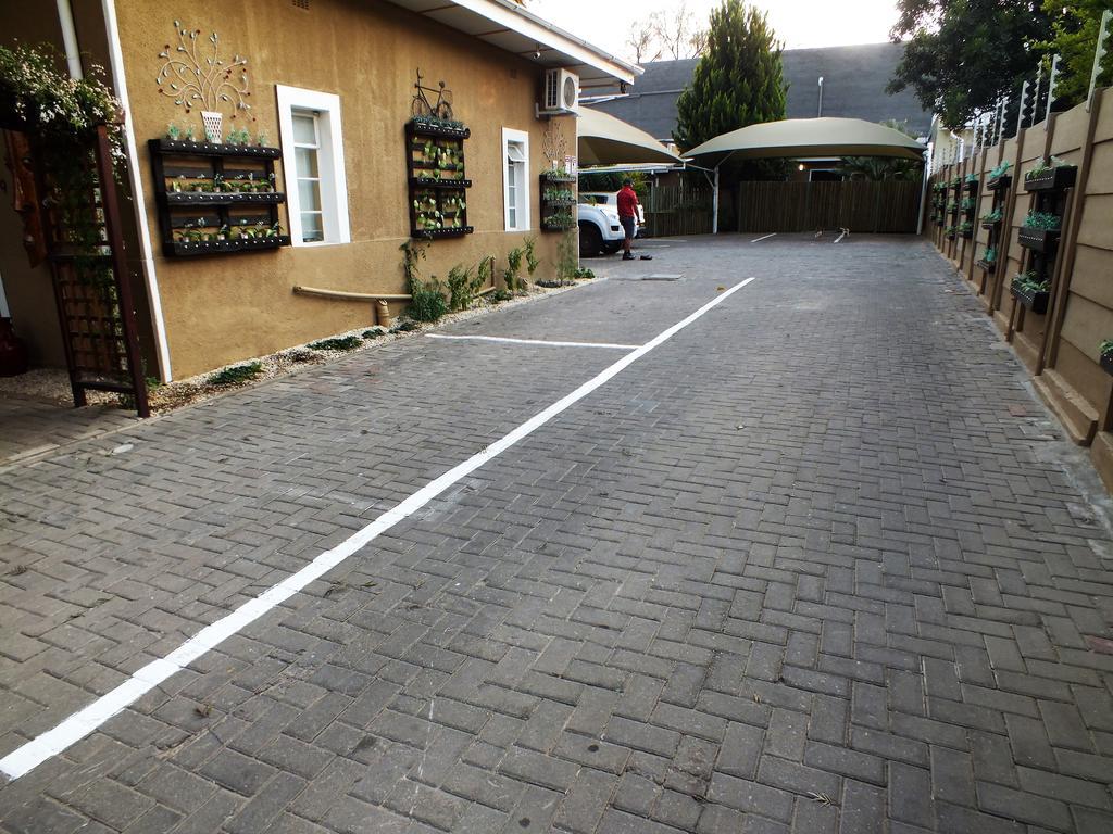 Uzuri Guesthouse CC Windhoek Eksteriør billede